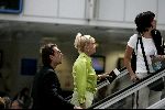Cannes 19 juli 2004
Ivana Trump met haar jonge vriend Rossano Rubicon op het vliegveld van Cannes