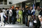 Cannes 19 juli 2004
Ivana Trump met jonge vriend op vliegveld van Cannes