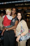 Schiphol 1 juli 2004
Aankoms Nederlands elftal na ek Portugal.
Pierre v Hooydonk met vrouw en zoontje
Peter Smulders bv