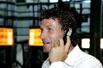 Schiphol 1 juli 2004
Aankoms Nederlands elftal na ek Portugal.
Ronald Waterreus met gsm
Peter Smulders bv