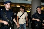 Schiphol 1 juli 2004
Aankoms Nederlands elftal na ek Portugal.
Ruud v Nistelrooy met Wim v Hanegem
Peter Smulders bv