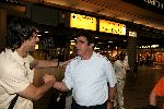 Schiphol 1 juli 2004
Aankoms Nederlands elftal na ek Portugal.
Ruud v Nistelrooy met Wim v Hanegem
Peter Smulders bv