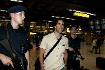 Schiphol 1 juli 2004
Aankoms Nederlands elftal na ek Portugal.
Ruud v Nistelrooy met Wim v Hanegem
Peter Smulders bv