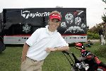 Halfweg 26 juli 2005
Junior Smulders krijgt golf clubs aanhemeten van taylor made
Peter Smulders bv