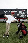 Halfweg 26 juli 2005
Junior Smulders krijgt golf clubs aanhemeten van taylor made
Peter Smulders bv