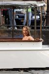 Amsterdam 17 juli 2005
Mariah Carey op een boottochtje door de grachten van Amsterdam.
Peter Smulders bv