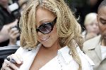Amsterdam 16 juli 2005
Mariah Carey verlaat hotel de blakes in amsterdam met grote zonnebril
Peter Smulders bv