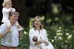 Wassenaar 17 juli 2005
Fotomoment met Maxima Amalia Prins Willem Alexander en Alexia bij hun woning 