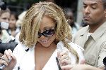 Amsterdam 16 juli 2005
Mariah Carey verlaat hotel de blakes in amsterdam met grote zonnebril
Peter Smulders bv