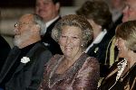 Amsterdam 24 juni 2004
Prins Bernhard en Koningin Beatrix bij uitreiking zilveren anjers  in paleis op de dam.