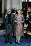 Amsterdam 24 juni 2004
Prins Bernhard en Koningin Beatrix bij uitreiking zilveren anjers  in paleis op de dam.