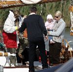 Muiden 4 juni 2005
Prins Willem Alexander varen met groene draeck met Maxima Amalia Prins Haakon (Noorwegen) Mette Marit en hun dochter.
Peter Smulders bv