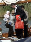 Muiden 4 juni 2005
Prins Willem Alexander varen met groene draeck met Maxima Amalia Prins Haakon (Noorwegen) Mette Marit en hun dochter.
Peter Smulders bv