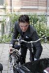 Amsterdam 3 juni 2005
Prins Maurits gaat zijn dochter Felicia aangeven bij stadsdeelraad.
Maurits met bakfiets
Peter Smulders bv