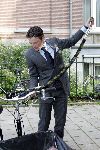 Amsterdam 3 juni 2005
Prins Maurits gaat zijn dochter Felicia aangeven bij stadsdeelraad.
Maurits met bakfiets
Peter Smulders bv