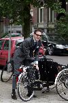 Amsterdam 3 juni 2005
Prins Maurits gaat zijn dochter Felicia aangeven bij stadsdeelraad.
Maurits met bakfiets
Peter Smulders bv
