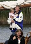 Muiden 4 juni 2005
Prins Willem Alexander varen met groene draeck met Maxima Amalia Prins Haakon (Noorwegen) Mette Marit en hun dochter.
Peter Smulders bv