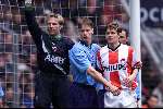 Eindhoven, 12 maart 2000
PSV-FC Utrecht, eindstand 2-1
Harald Wapenaar samen met Theo Lucius en Joonas Kolkka