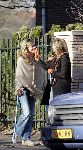 Amsterdam 24 januari 2005
Danielle Overgaag met krukken op pc hooftstraat. Samen met Mariska Dietz