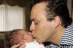 Fijnaart 7 maart 2005
Frans Bauer met zijn baby Frans Jr   Bauer.
peter Smulders bv