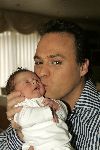 Fijnaart 7 maart 2005
Frans Bauer met zijn baby Frans Jr  Bauer.
peter Smulders bv