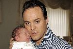 Fijnaart 7 maart 2005
Frans Bauer met zijn baby Frans Jr   Bauer.
peter Smulders bv