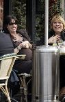Amsterdam 24 maart 2005
Isa Hoes Zwanger op terras met Medina Schuurman.
Peter Smulders bv