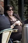Amsterdam 24 maart 2005
Isa Hoes Zwanger op terras met Medina Schuurman.
Peter Smulders bv