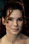 Amsterdam 11 maart 2005
Premiere Miss Congeniality 2 in TUSCHINSKI .
Sandra Bullock met fans
Peter Smuders bv