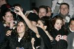 Amsterdam 11 maart 2005
Premiere Miss Congeniality 2 in TUSCHINSKI .
Sandra Bullock met fans
Peter Smuders bv