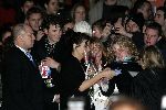 Amsterdam 11 maart 2005
Premiere Miss Congeniality 2 in TUSCHINSKI .
Sandra Bullock met fans
Peter Smuders bv