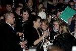 Amsterdam 11 maart 2005
Premiere Miss Congeniality 2 in TUSCHINSKI .
Sandra Bullock met fans
Peter Smuders bv