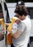 Ede 7 juni 2004
Casey Affleck  met zijn pas geboren kind en zijn vrouw Summer Phoenix
Peter Smulders bv
