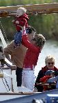 Muiden 22 mei 2005
Koningin Beatrix varen met groene draeck.
Prins Constantijn met Prinses Laurentien en Claus Cazimir en Eloise.
Peter Smulders bv