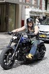 Amsterdam 26 mei 2005
Robeert op stoere Harley Davidson motor/moter op pc hooftstraat.
Peter Smulders bv