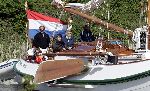 Muiden 15 mei 2005
Koningin Beatrix voor eerste keer dit jaar varen met de groene draeck.
Peter Smulders bv