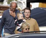 Muiden 22 mei 2005
Koningin Beatrix varen met de groene draeck samen met Prins Constantijn Prinses Laurentien en Eloise en Claus Cazimir.
Peter Smulders bv