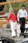 Muiden 22 mei 2005
Koningin Beatrix varen met de groene draeck samen met Prins Constantijn Prinses Laurentien en Eloise en Claus Cazimir.
Peter Smulders bv