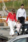 Muiden 22 mei 2005
Koningin Beatrix varen met de groene draeck samen met Prins Constantijn Prinses Laurentien en Eloise en Claus Cazimir.
Peter Smulders bv