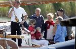Muiden 22 mei 2005
Koningin Beatrix varen met groene draeck.
Prins Constantijn met Prinses Laurentien en Claus Cazimir en Eloise.
Peter Smulders bv