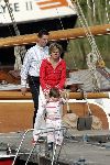 Muiden 22 mei 2005
Koningin Beatrix varen met de groene draeck samen met Prins Constantijn Prinses Laurentien en Eloise en Claus Cazimir.
Peter Smulders bv