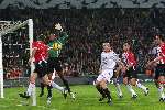 Eindhoven, 1 November 2005
PSV-AC Milaan, 4de wedstrijd  in de championsleague 
Eindstand 1-0
Andre Ooijer probeert de bal in te koppen vanuit een zeer moeilijke hoek
© Foto Bart Bel