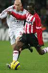 Eindhoven, 1 November 2005
PSV-AC Milaan, 4de wedstrijd  in de championsleague 
Eindstand 1-0
Damarcus Beasley in rechtstreeks duel met Jaap Stam
© Foto Bart Bel