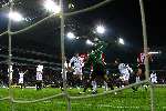 Eindhoven, 1 November 2005
PSV-AC Milaan, 4de wedstrijd  in de championsleague 
Eindstand 1-0
Doelman Dida ziet de bal hoog en hard op zich afkomen
© Foto Bart Bel