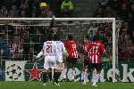 Eindhoven, 1 November 2005
PSV-AC Milaan, 4de wedstrijd  in de championsleague 
Eindstand 1-0
Doelman Gomes tikt de bal over het doel heen
© Foto Bart Bel