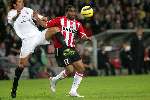 Eindhoven, 1 November 2005
PSV-AC Milaan, 4de wedstrijd  in de championsleague 
Eindstand 1-0
Jefferson Farfan in duel blijft geconsentreerd naar de bal kijken
© Foto Bart Bel