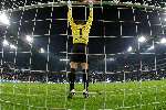 Eindhoven, 5 November 2005 
Kompetitiewedstrijd Seizoen 2005/2006 
PSV-Sparta eindstand 3-0
Doelman Rene Ponk rekt zichzelf uit aan het begin van de 2de helft
© Foto Bart Bel