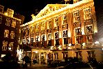 Amsterdam 1 november 2004
Mariska Hulscher en Irene v d Laar vertrekken uit Hotel de Grand samen met Sting.
