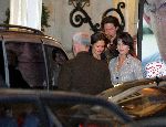 Amsterdam 1 november 2004
Mariska Hulscher en Irene v d Laar vertrekken uit Hotel de Grand samen met Sting.