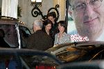 Amsterdam 1 november 2004
Mariska Hulscher en Irene v d Laar vertrekken uit Hotel de Grand samen met Sting.